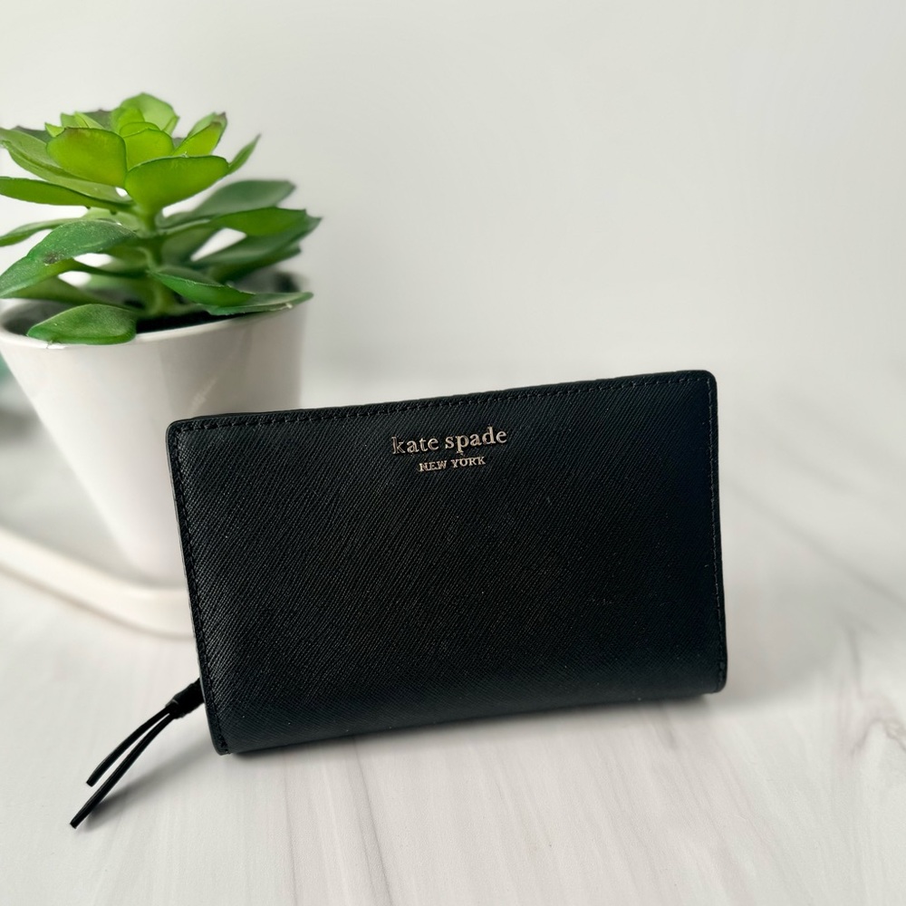 🆕 Kate Spade black bifold wallet